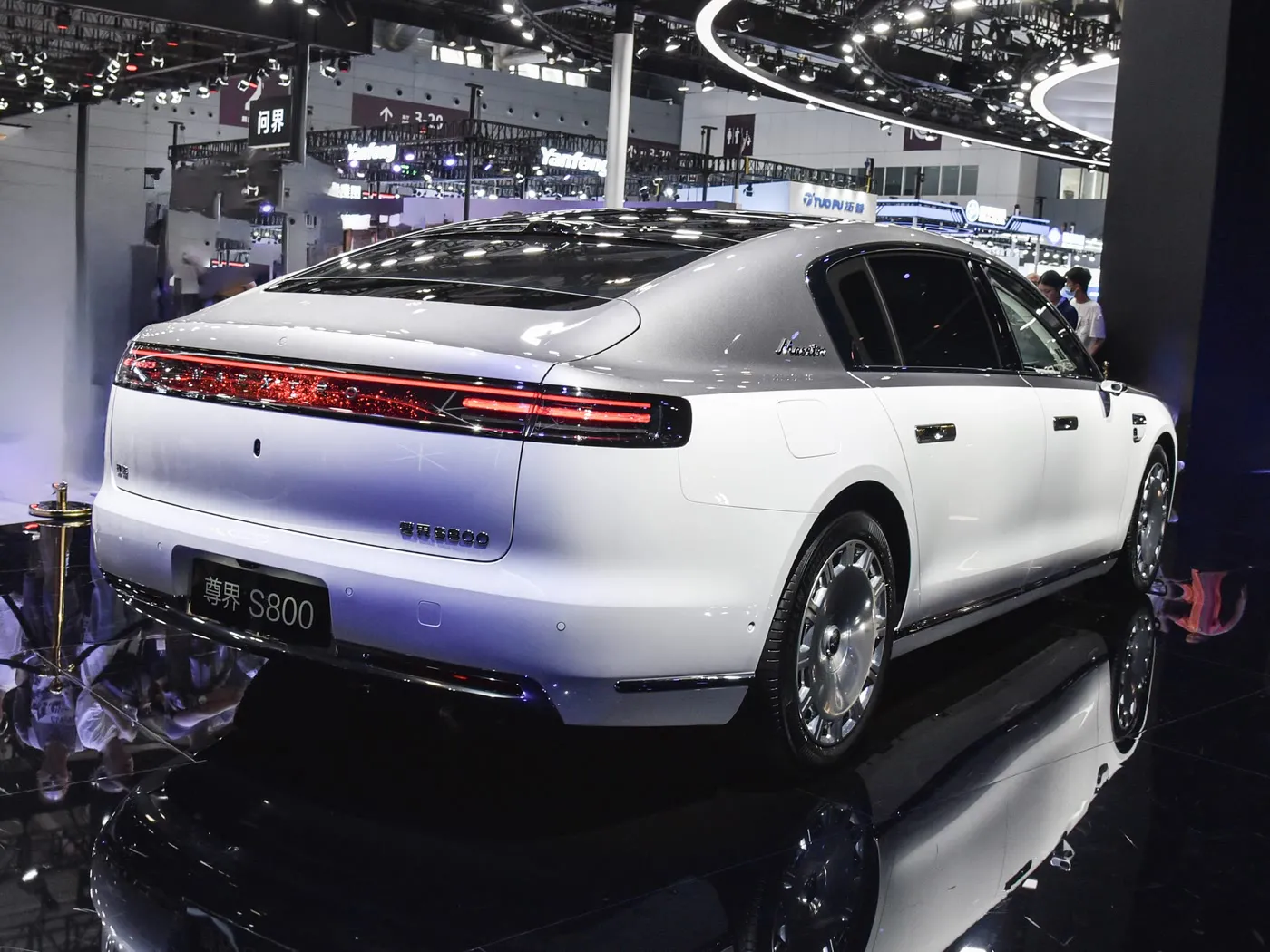 MAEXTRO S800 2025 Extended Range Star Glory Executive Edition 4-Seater