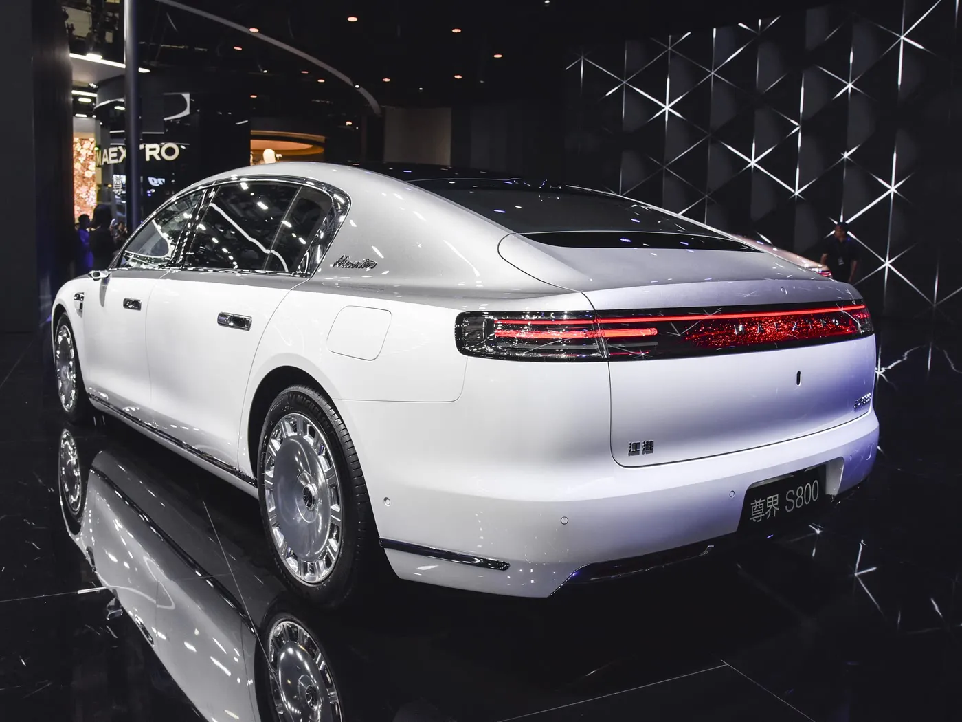 MAEXTRO S800 2025 Extended Range Star Glory Executive Edition 4-Seater