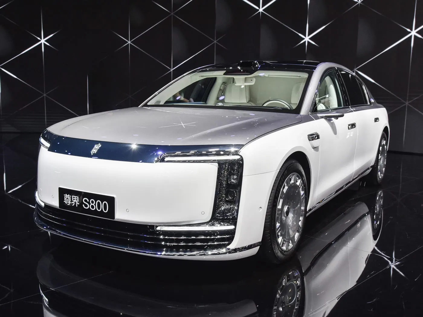 MAEXTRO S800 2025 Extended Range Star Glory Executive Edition 4-Seater