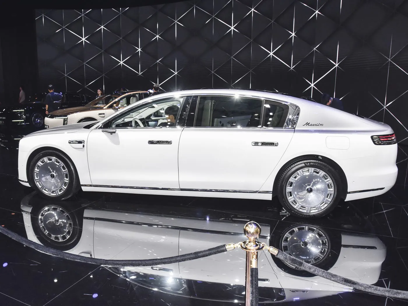 MAEXTRO S800 2025 Extended Range Star Glory Executive Edition 4-Seater