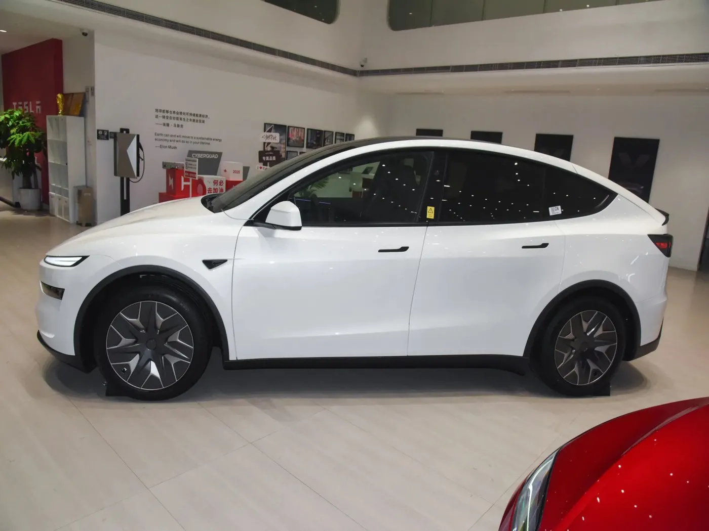 Tesla Model Y L 2026 Standard Range