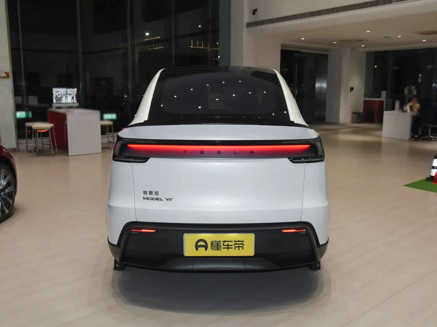 Tesla Model Y L 2026 Standard Range