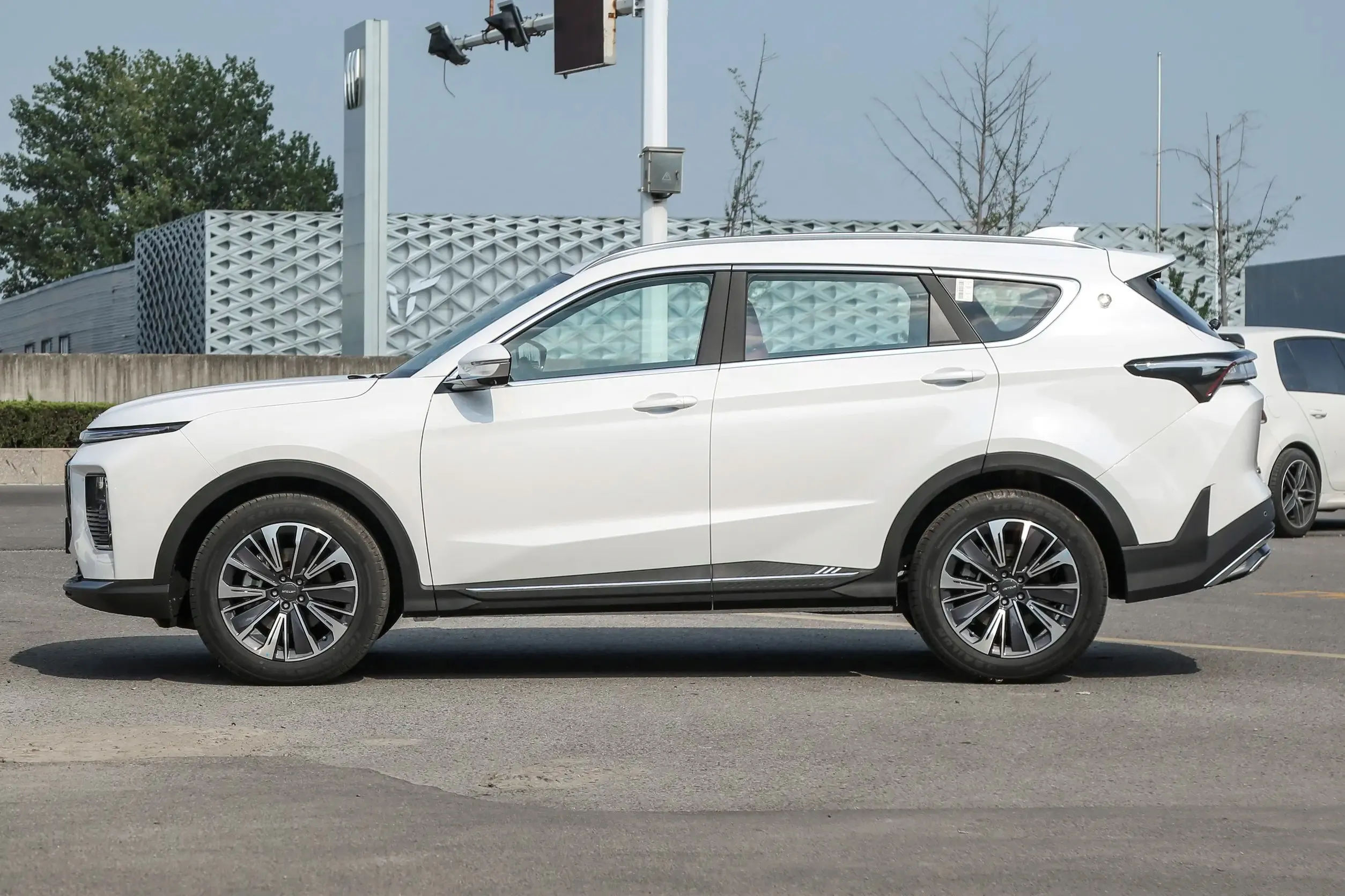 Jetour X70 PLUS 2026 Model Year 1.5T DCT Luxury Edition 7-Seater