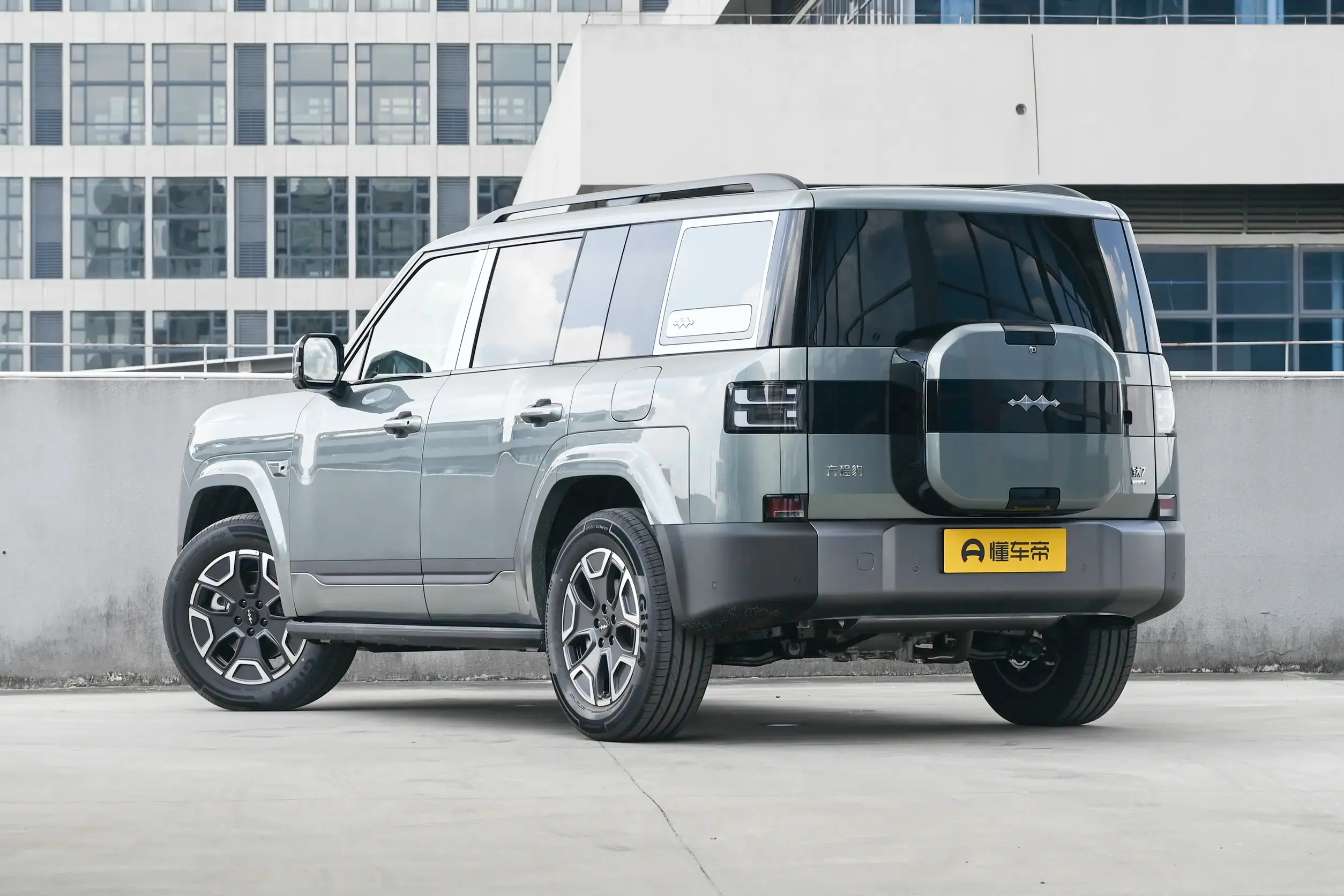 Formula Leopard‌ Titanium 7 2025 Model 190KM AWD Max Edition