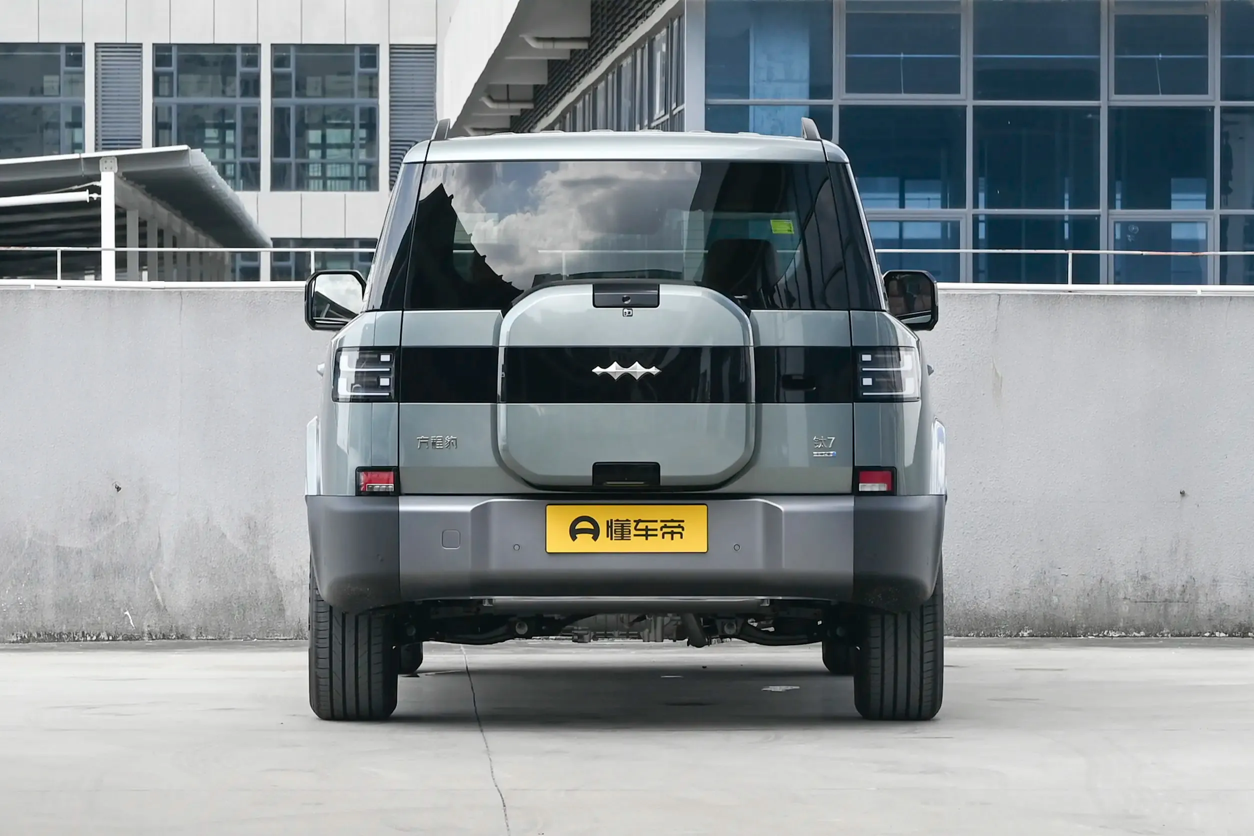 Formula Leopard‌ Titanium 7 2025 Model 190KM AWD Max Edition