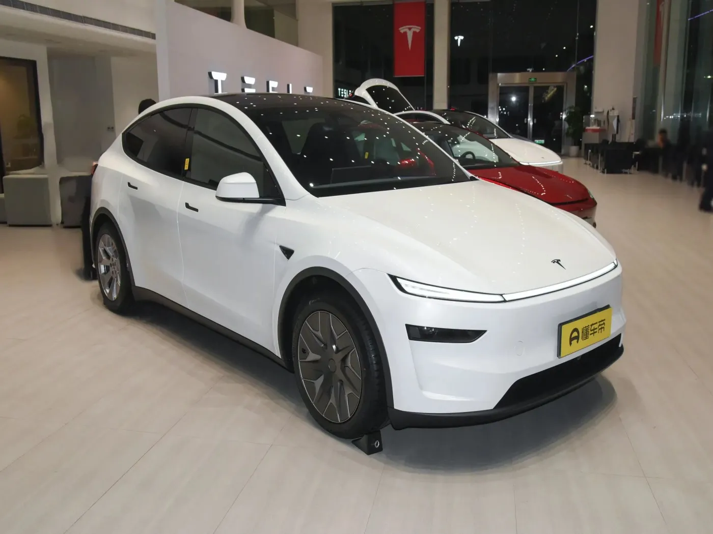 Tesla Model Y L 2026 Standard Range