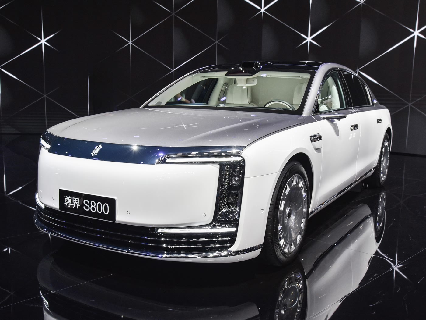 MAEXTRO S800 2025 Extended Range Star Glory Executive Edition 4-Seater